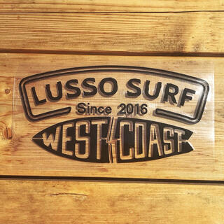 クイックシルバー(QUIKSILVER)の西海岸スタイル☆LUSSO SURF 防水ステッカー　黒☆RVCA(サーフィン)