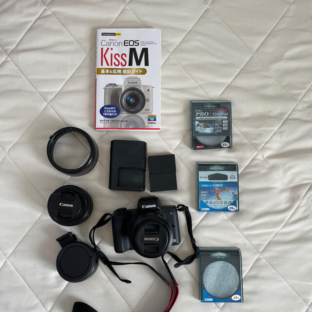 Canon(キヤノン)のWIN2様専用　EOS KISS M レンズキット スマホ/家電/カメラのカメラ(ミラーレス一眼)の商品写真