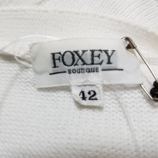 FOXEY(フォクシー)のフォクシー カーディガン サイズ42 L - 白 レディースのトップス(カーディガン)の商品写真