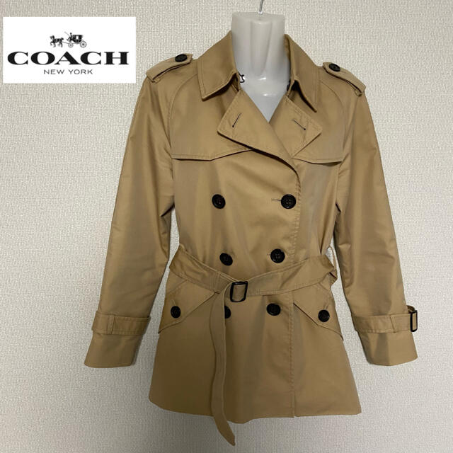 COACH(コーチ)の【良品】COACH コーチ ショートトレンチコート　ベージュ レディースのジャケット/アウター(トレンチコート)の商品写真