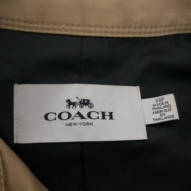 COACH(コーチ)の【良品】COACH コーチ ショートトレンチコート　ベージュ レディースのジャケット/アウター(トレンチコート)の商品写真