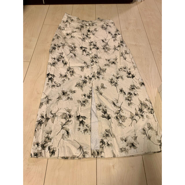 dholic(ディーホリック)のDHOLIC 花柄スリットタイトロングスカート レディースのスカート(ロングスカート)の商品写真