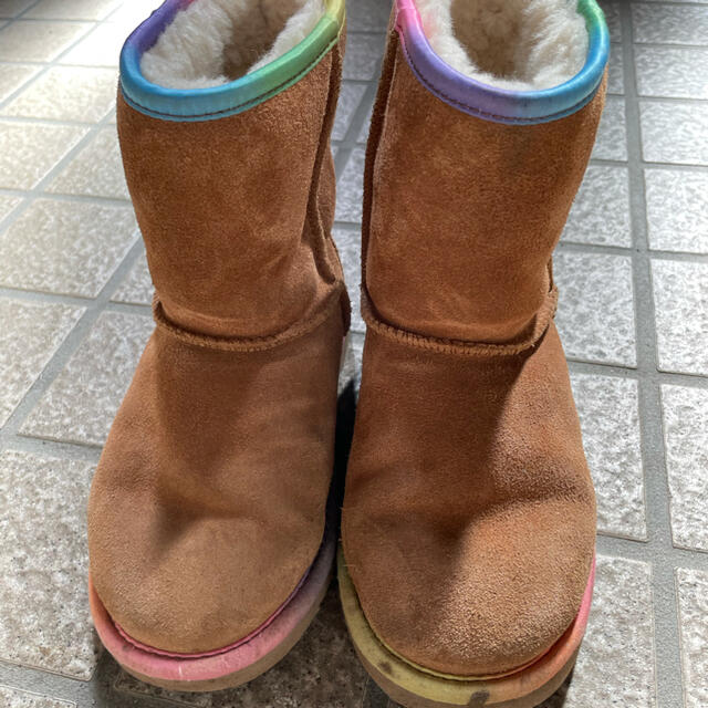 UGG(アグ)の UGGキッズムートンブーツ キッズ/ベビー/マタニティのキッズ靴/シューズ(15cm~)(ブーツ)の商品写真