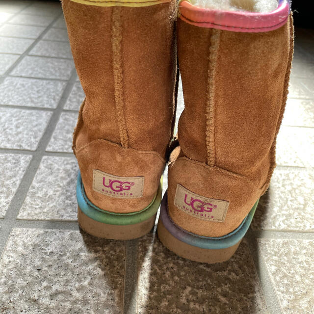 UGG(アグ)の UGGキッズムートンブーツ キッズ/ベビー/マタニティのキッズ靴/シューズ(15cm~)(ブーツ)の商品写真