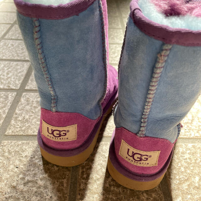 UGG(アグ)のUGG キッズムートンブーツ、冬あったか キッズ/ベビー/マタニティのキッズ靴/シューズ(15cm~)(ブーツ)の商品写真
