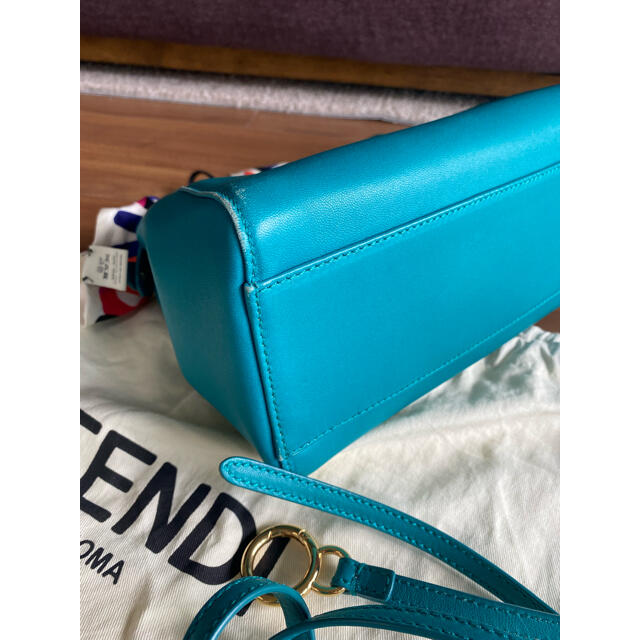 FENDI(フェンディ)のFENDI ミニピーカブー　グリーン レディースのバッグ(ハンドバッグ)の商品写真