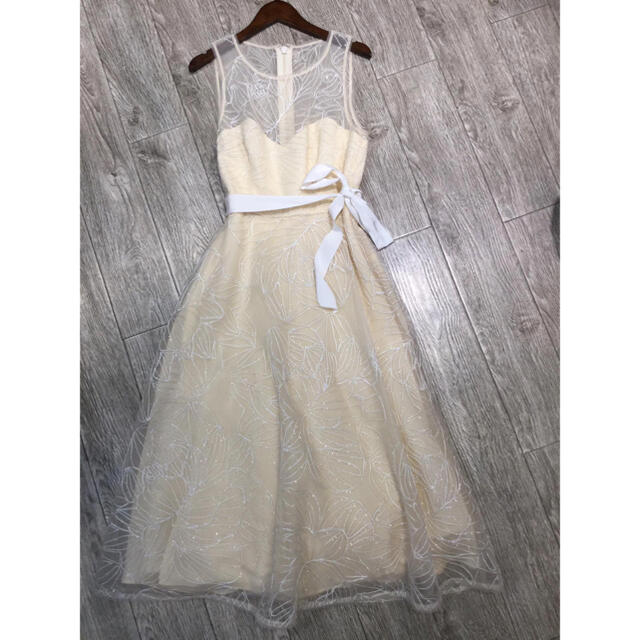 sale❤️BCBGMAXAZRIA21新作新品　白パーティードレス結婚式二次会