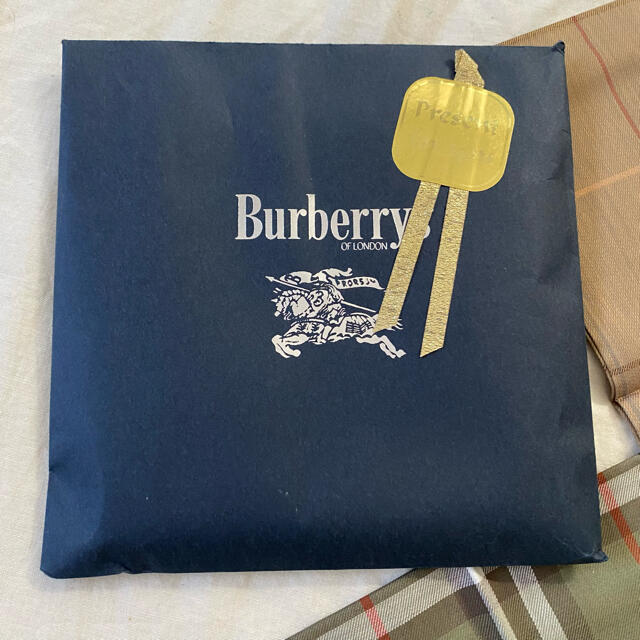 BURBERRY(バーバリー)のBurberry《メンズハンカチ3枚セット》チェック柄　紳士物　フォーマル メンズのファッション小物(ハンカチ/ポケットチーフ)の商品写真