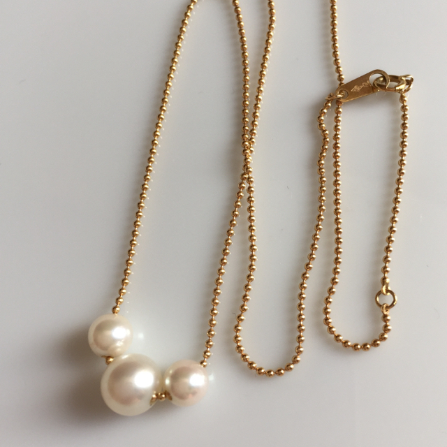 18金ネックレス✨パール3粒の通販 まかろん's shop|ラクマ by 新作日本製