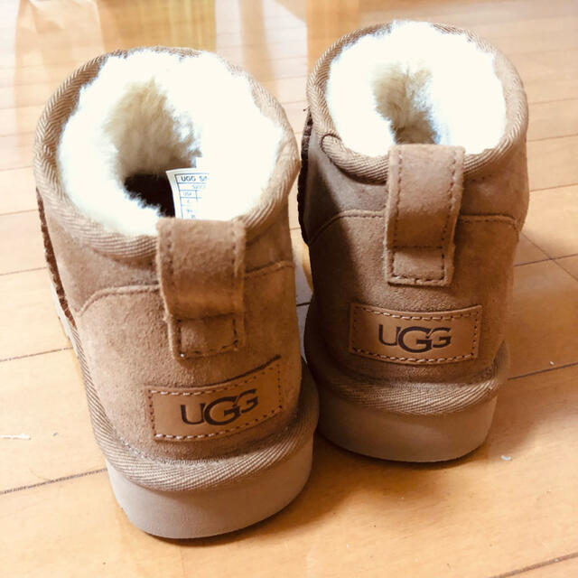 UGG(アグ)のMOE様専用 UGG クラシックウルトラミニ 23 チェスナット レディースの靴/シューズ(ブーツ)の商品写真