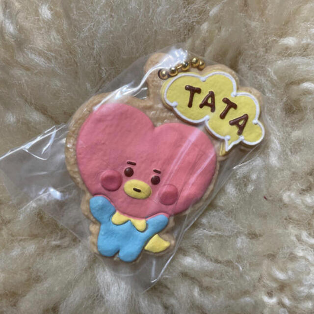 BANDAI(バンダイ)のクッキーチャームコット  tata bt21 エンタメ/ホビーのおもちゃ/ぬいぐるみ(キャラクターグッズ)の商品写真