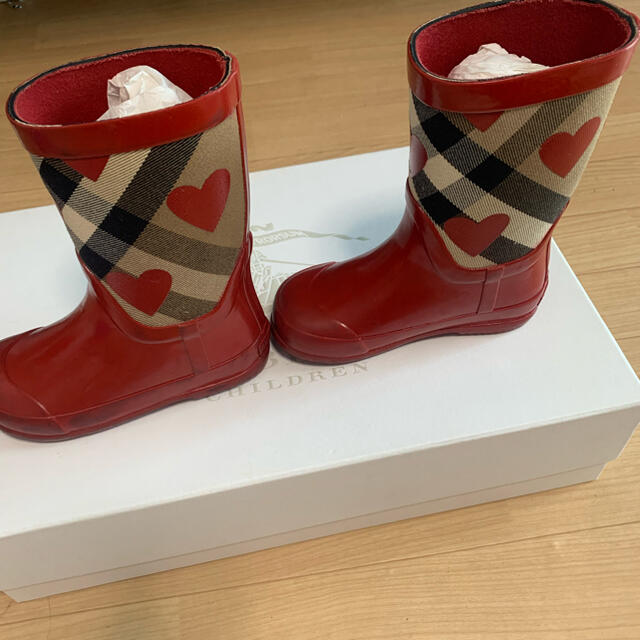 BURBERRY(バーバリー)のバーバリーチルドレン　ハート　レインブーツ　EU25 キッズ/ベビー/マタニティのキッズ靴/シューズ(15cm~)(長靴/レインシューズ)の商品写真