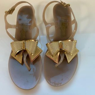 サルヴァトーレフェラガモ(Salvatore Ferragamo)のサルヴァトーレフェラガモ　ゴールド　サンダル(サンダル)