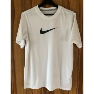 ナイキ(NIKE)のnike 白シャツ　(シャツ)