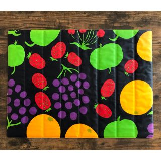 マリメッコ(marimekko)のマリメッコ ランチョンマット ピエ二トリ(フルーツ柄)(テーブル用品)