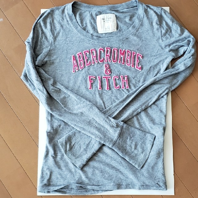 Abercrombie&Fitch(アバクロンビーアンドフィッチ)のアバクロ　ロングTシャツ　Mサイズ レディースのトップス(Tシャツ(長袖/七分))の商品写真