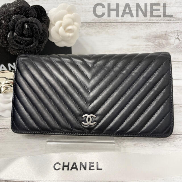 CHANEL(シャネル)のCHANEL✨シャネル✨シェブロン✨Vステッチ✨二つ折り✨長財布 レディースのファッション小物(財布)の商品写真