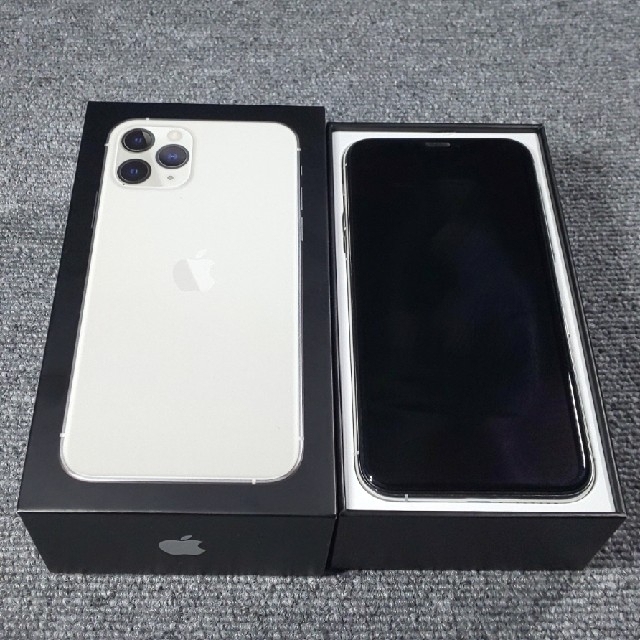 Apple(アップル)のiphone 11 pro 256GB（SoftBank版SIMフリー） スマホ/家電/カメラのスマートフォン/携帯電話(スマートフォン本体)の商品写真