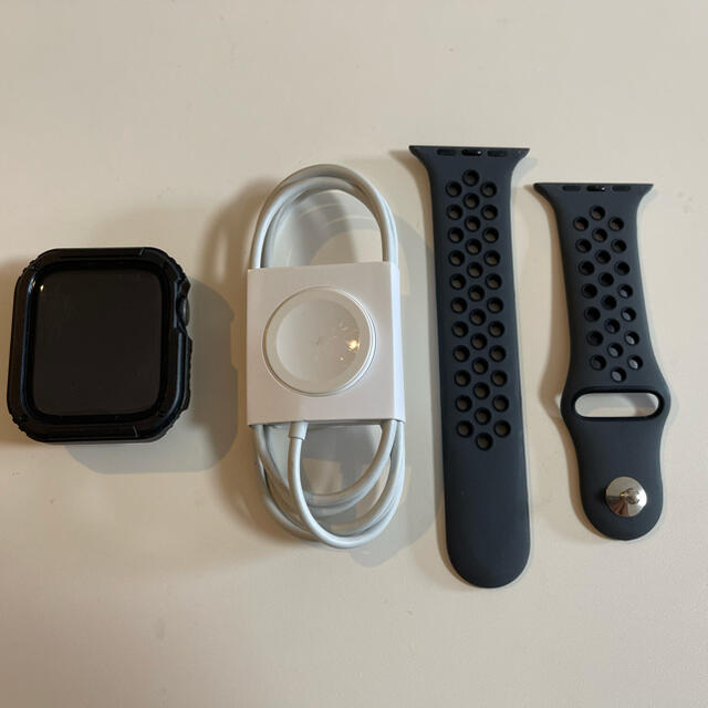 Apple(アップル)のApple Watch series 5 GPS 44mm 美品　ガラスカバー付 スマホ/家電/カメラのスマートフォン/携帯電話(その他)の商品写真