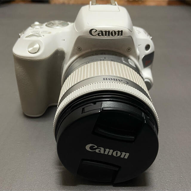 Canon(キヤノン)の一眼レフカメラレンズ付きcanon eos kiss x9 スマホ/家電/カメラのカメラ(デジタル一眼)の商品写真