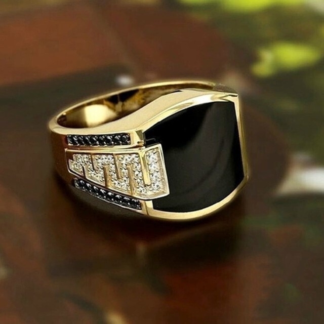 ラグジュアリー 彫 指輪 ラインストーン ブラック オニキス風 ×2個セット メンズのアクセサリー(リング(指輪))の商品写真