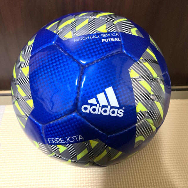 adidas(アディダス)の【はるるき様】adidas フットサルボール スポーツ/アウトドアのサッカー/フットサル(ボール)の商品写真