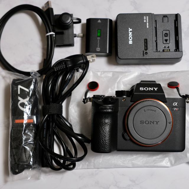 SONY(ソニー)の最終価格　SONY α7RIII  ILCE-7RM3 美品 スマホ/家電/カメラのカメラ(ミラーレス一眼)の商品写真