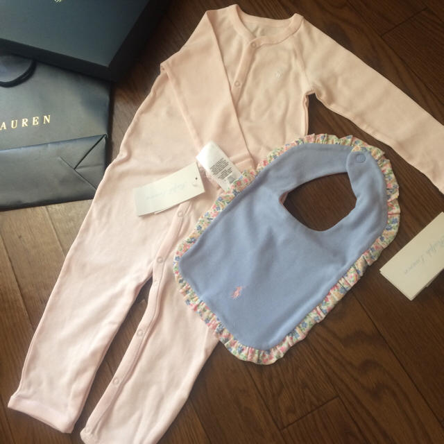 Ralph Lauren(ラルフローレン)の新品！ラルフローレン♡ロンパースとスタイのset キッズ/ベビー/マタニティのベビー服(~85cm)(ロンパース)の商品写真