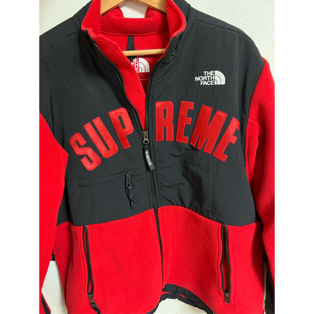 Supreme(シュプリーム)のsupreme THE NORTH FACE アーチロゴ赤L最終値下げ メンズのジャケット/アウター(ブルゾン)の商品写真