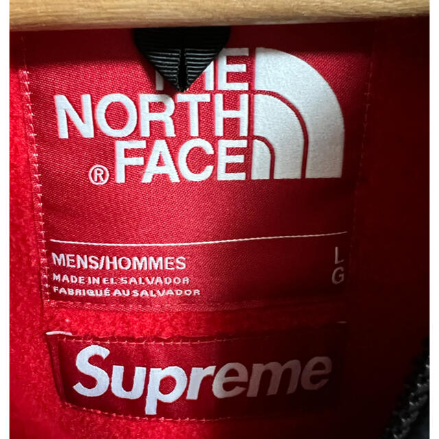 Supreme(シュプリーム)のsupreme THE NORTH FACE アーチロゴ赤L最終値下げ メンズのジャケット/アウター(ブルゾン)の商品写真