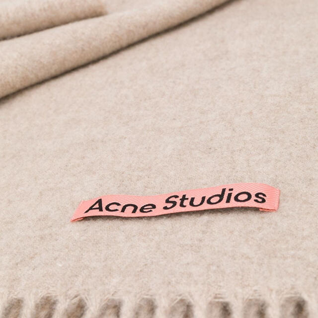 ACNE(アクネ)のAcne Studios アクネストゥディオズ　マフラー　オーバーサイズスカーフ レディースのファッション小物(マフラー/ショール)の商品写真