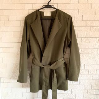 ビームス(BEAMS)の【新品】BEAMS ノーカラージャケット　カーキ　トレンチ　レディースと(ノーカラージャケット)