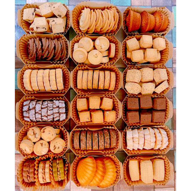 フランス産発酵バターのクッキーほぼ全種アソート 食品/飲料/酒の食品(菓子/デザート)の商品写真
