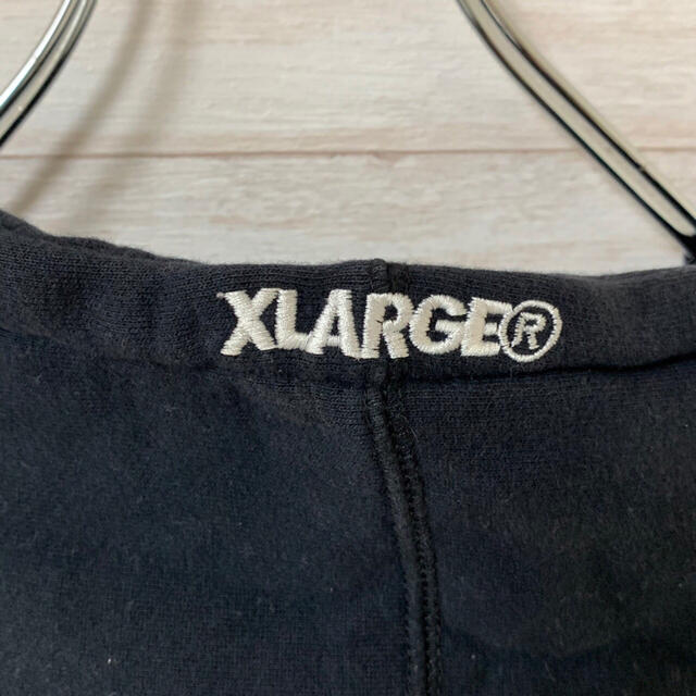 XLARGE(エクストララージ)の【ユニークデザイン】エクストララージ☆ ビッグロゴ フード 刺繍ロゴ パーカー メンズのトップス(パーカー)の商品写真