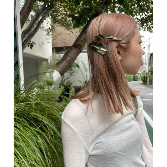 BLACK by moussy(ブラックバイマウジー)のBLACK BY MOUSSY ウェーブバレッタ レディースのヘアアクセサリー(バレッタ/ヘアクリップ)の商品写真