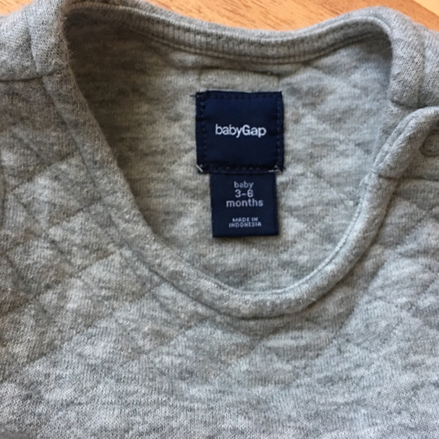 babyGAP(ベビーギャップ)のbabyGap キルティング ノースリーブカバーオール 60センチ キッズ/ベビー/マタニティのベビー服(~85cm)(カバーオール)の商品写真