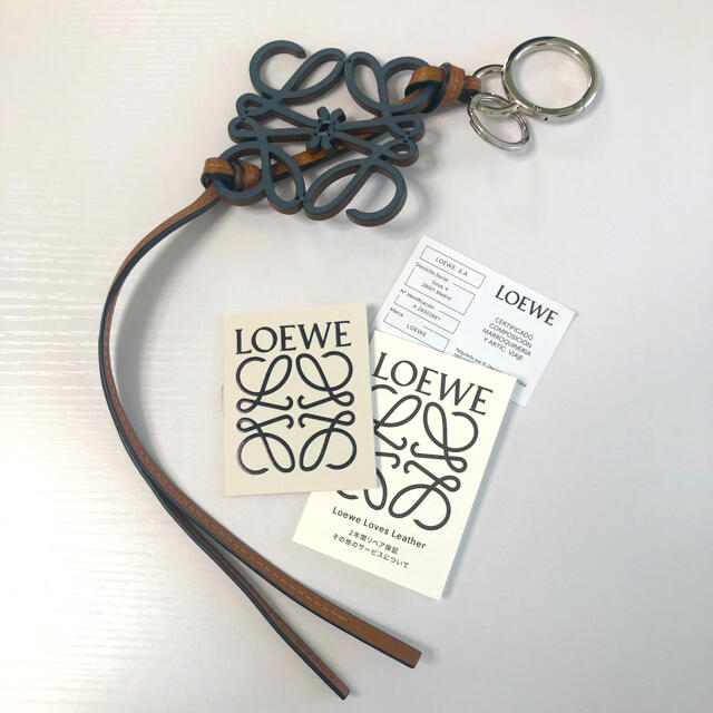 LOEWE(ロエベ)のロエベ　アナグラムチャーム　スチールブルー レディースのアクセサリー(チャーム)の商品写真