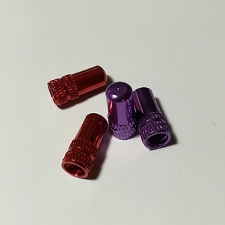 アルミ製　仏式フレンチ　バルブキャップ　赤2個　紫2個セット　ロードバイク(パーツ)