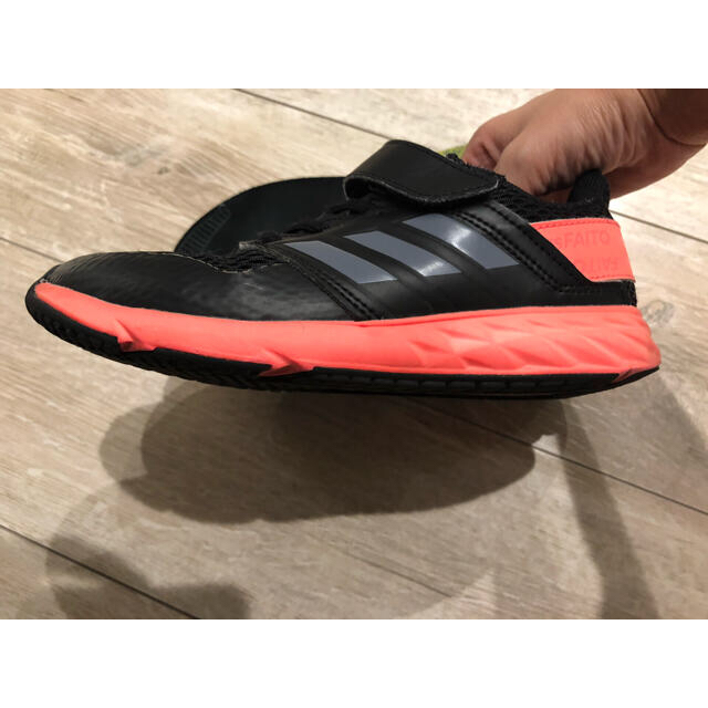 adidas(アディダス)のアディダス　スニーカー　20㎝ キッズ/ベビー/マタニティのキッズ靴/シューズ(15cm~)(スニーカー)の商品写真