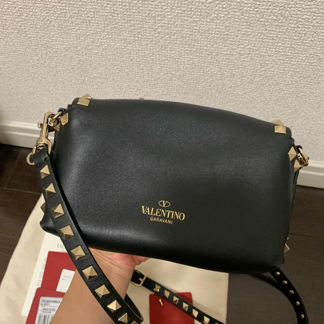 VALENTINO(ヴァレンティノ)のvalentino スタッズ　ショルダーバッグ レディースのバッグ(ショルダーバッグ)の商品写真