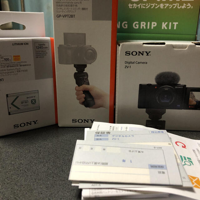 SONY(ソニー)のNY VLOGCAM ZV-1G シューティンググリップキット スマホ/家電/カメラのカメラ(コンパクトデジタルカメラ)の商品写真