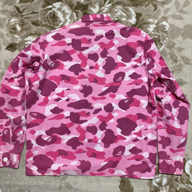A BATHING APE(アベイシングエイプ)のAPE BAPE pink camo 迷彩　ミリタリーシャツ　シャツ　L メンズのトップス(シャツ)の商品写真