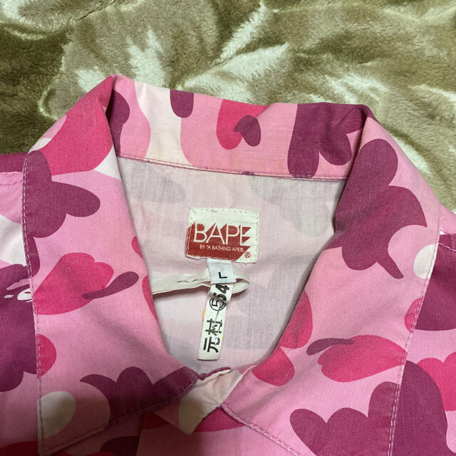 A BATHING APE(アベイシングエイプ)のAPE BAPE pink camo 迷彩　ミリタリーシャツ　シャツ　L メンズのトップス(シャツ)の商品写真