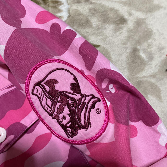 A BATHING APE(アベイシングエイプ)のAPE BAPE pink camo 迷彩　ミリタリーシャツ　シャツ　L メンズのトップス(シャツ)の商品写真