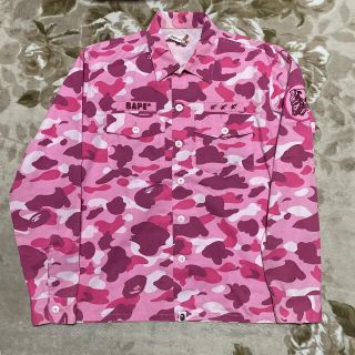 アベイシングエイプ(A BATHING APE)のAPE BAPE pink camo 迷彩　ミリタリーシャツ　シャツ　L(シャツ)