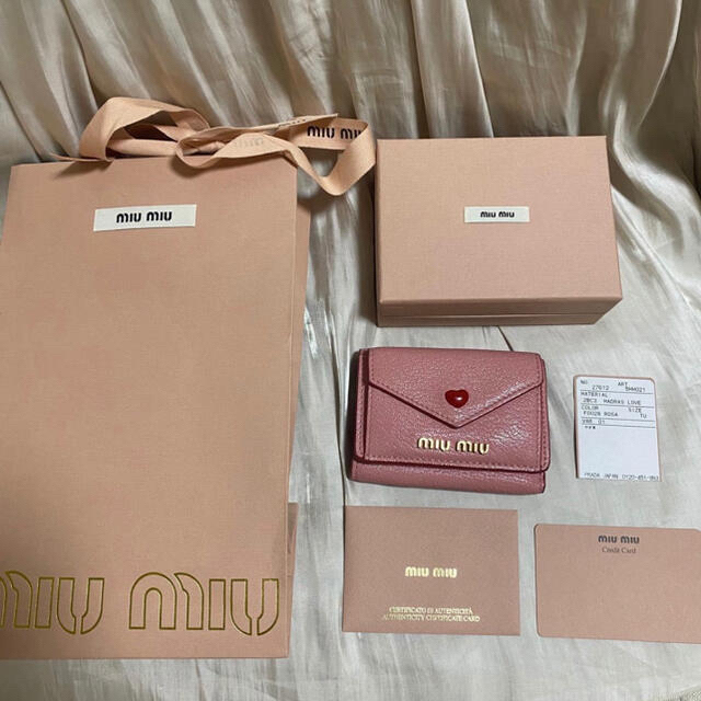 超安値登場！ miumiu 三つ折財布 希少品 -財布