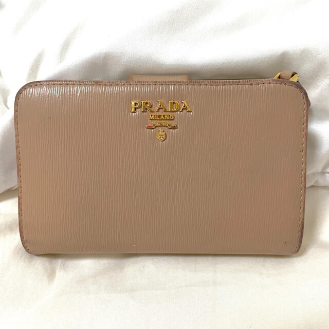 PRADA(プラダ)のPRADA 二つ折り財布 ピンクベージュ レディースのファッション小物(財布)の商品写真