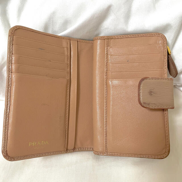 PRADA(プラダ)のPRADA 二つ折り財布 ピンクベージュ レディースのファッション小物(財布)の商品写真