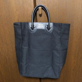 タカラジマシャ(宝島社)のヤングアンドオルセン　折りたためるトート　パッカブルキャンバスバッグ　ブラック(トートバッグ)