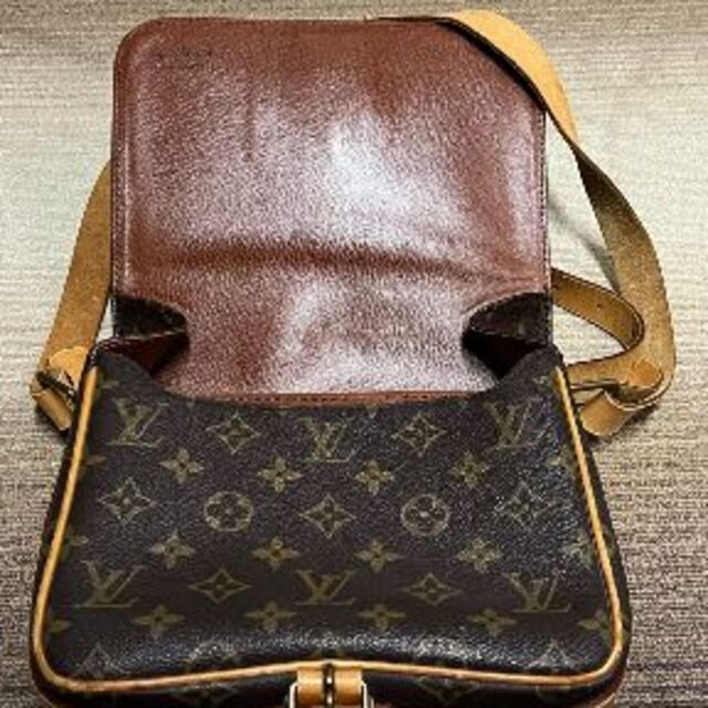 LOUIS VUITTON(ルイヴィトン)のルイ・ヴィトン Louis Vuitton カルトシエール 斜め掛け ショルダー メンズのバッグ(ショルダーバッグ)の商品写真